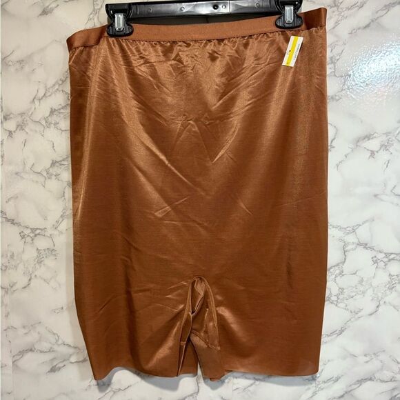 NEW SKIMS Sleek Bronze Barely There Shorts Size 4X - Picture 1 of 5